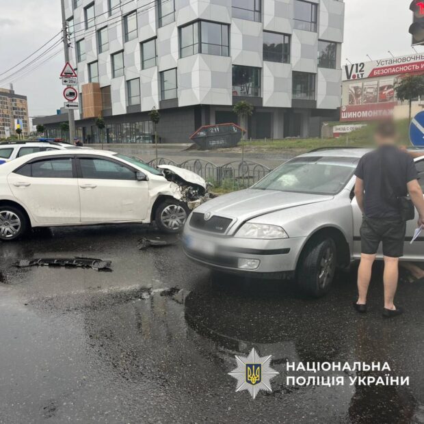 У Харкові внаслідок зіткнення автівок постраждали дві жінки