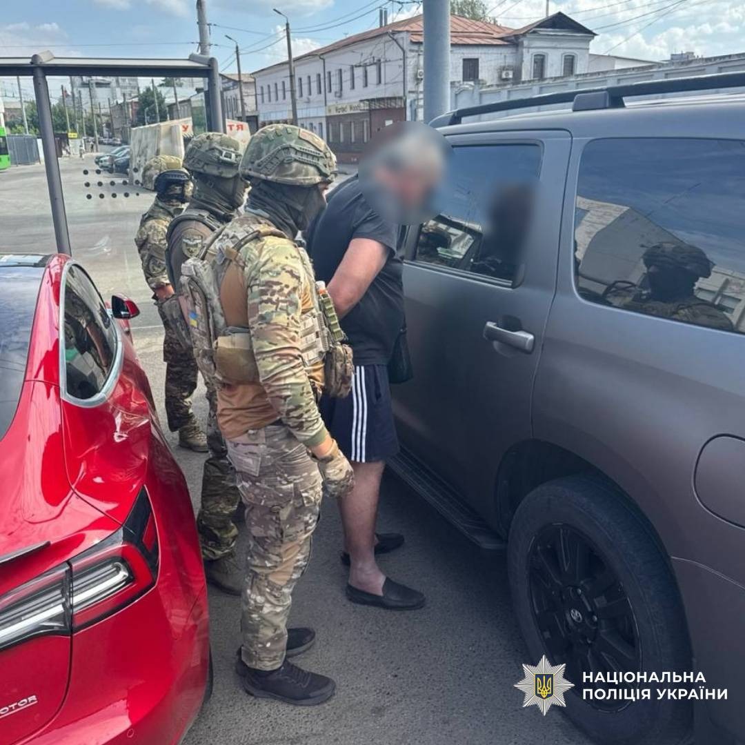 У Харкові затримали злочинну групу, яка скоїла розбійний напад на матір українського військового (відео)