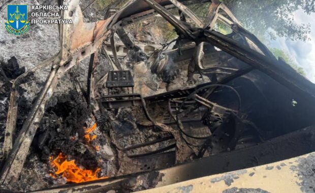Російський дрон вдарив по авто на Харківщині: дві людини загинули, ще одна — поранена