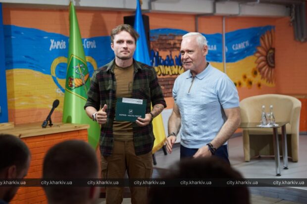 Ветерани отримали перші «Картки харків’янина» нового зразка