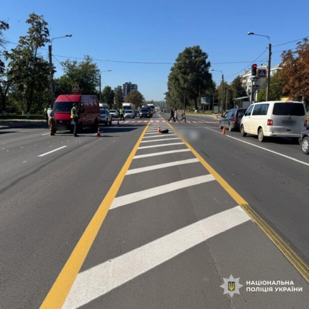У Харкові під колесами автівки загинув чоловік