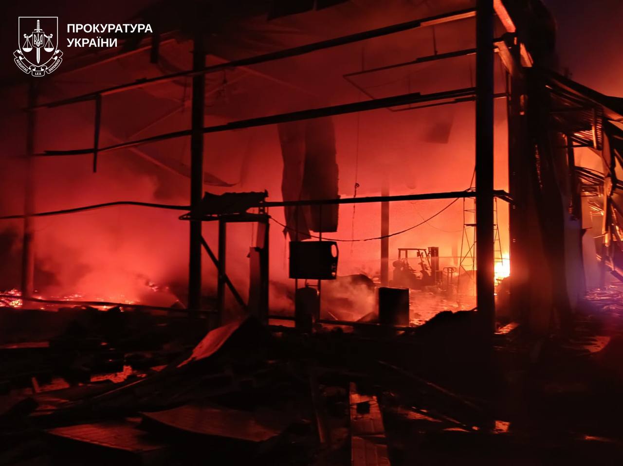 Правоохоронці зафіксували наслідки чергових ворожих ударів по Харківщині: постраждали троє людей