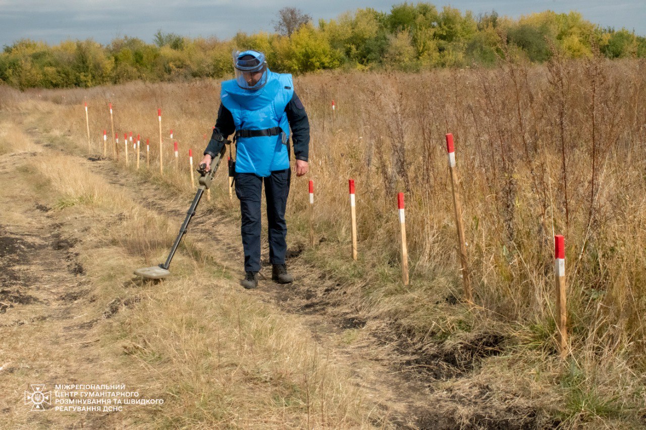 Впродовж тижня на Харківщині сапери ДСНС виявили та знешкодили понад 530 вибухонебезпечних предметів (відео)