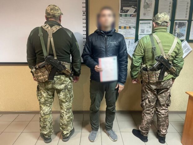 Харків'янин придбав підроблене свідоцтво за криптовалюту на кордоні