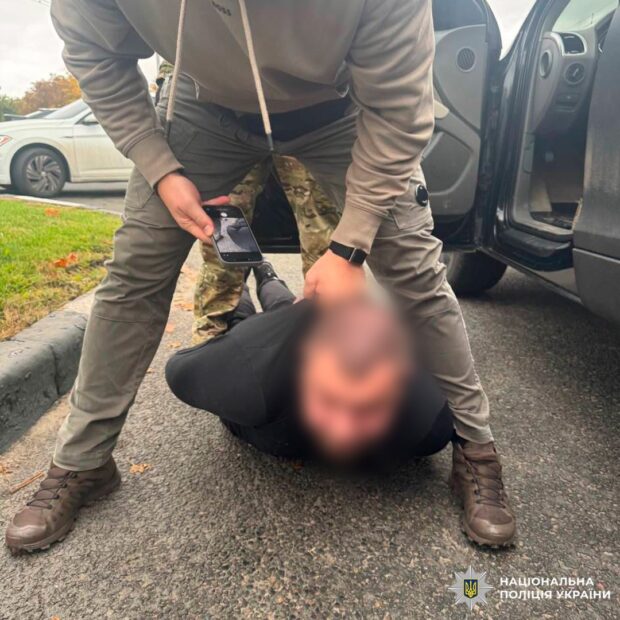 Викрадення та вимагання криптовалюти у Харкові: поліція затримала трьох зловмисників