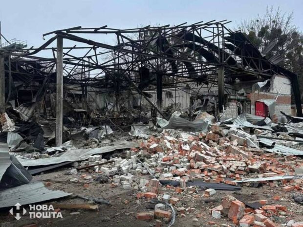 Вночі росіяни знищили відділення Нової пошти в Чугуєві