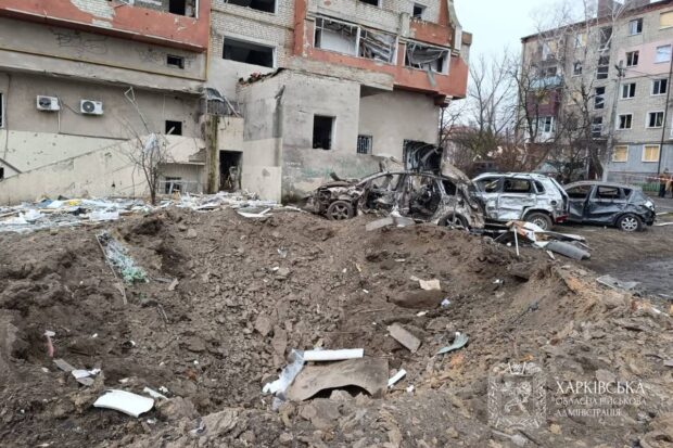 Внаслідок ракетного удару в Балаклії пошкоджено щонайменше 13 багатоквартирних будинків, 12 приватних та дитячий садок