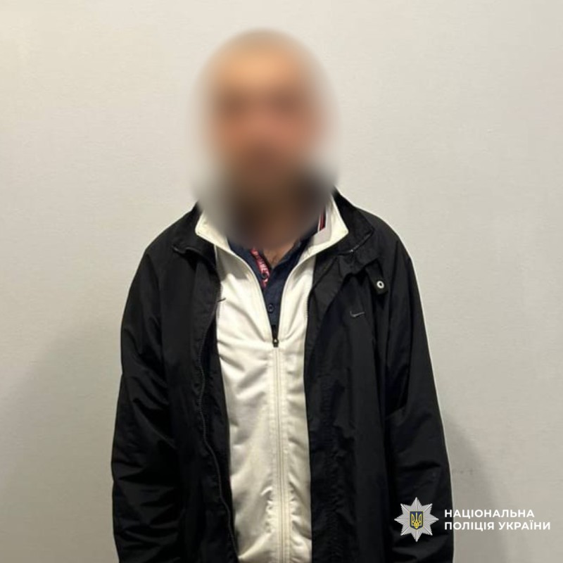 Забрав з каси гроші та втік: у Харкові за пограбування затримала чоловіка