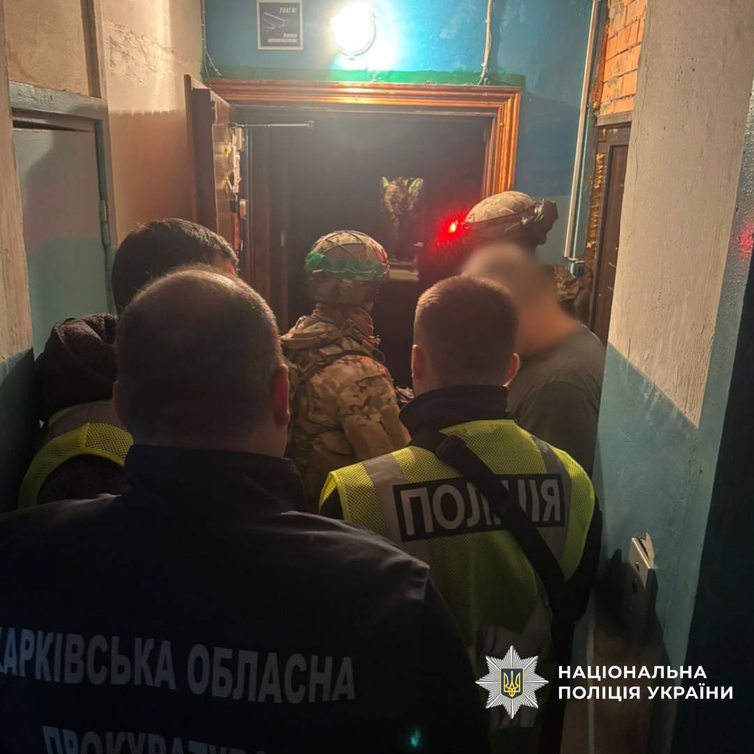 У Харкові поліція виявила арсенал незаконної зброї під час обшуку