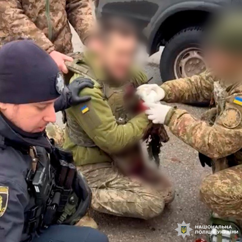 На Харківщині поліцейський врятував життя пораненому військовослужбовцю