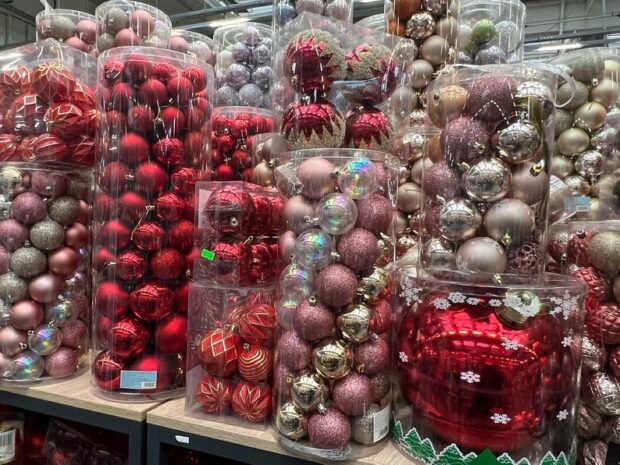 Ціни на новорічні прикраси у Харкові: скільки коштує декор для ялинки у 2025 році