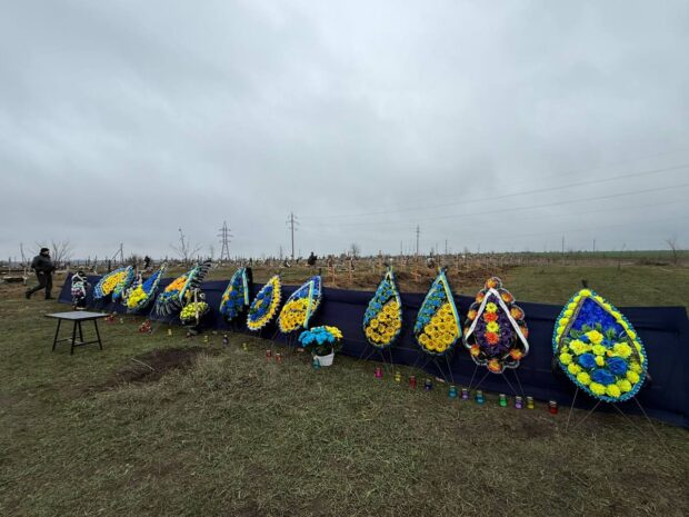 В Ізюмі ідентифікували та перепоховали 449 загиблих під час окупації