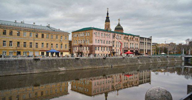 Терехов: Реконструкцію пішохідної частини Лопанської набережної у Харкові незабаром завершать