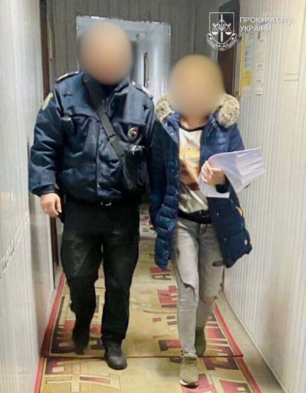 Мешканку Харкова екстрадували з Німеччини через підозру в торгівлі людьми під виглядом сурогатного материнства