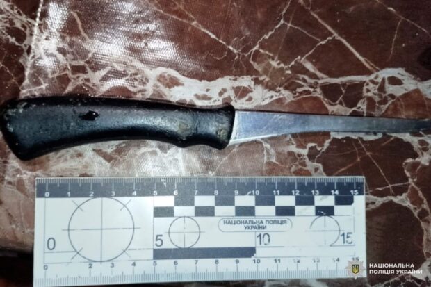Чоловік у Леб'яже поранив ножем знайомого: поліція відкрила кримінальне провадження