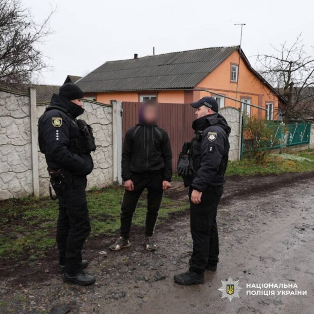 Крадіжка у літньої жінки на Харківщині: 19-річний молодик викрав 44 000 гривень