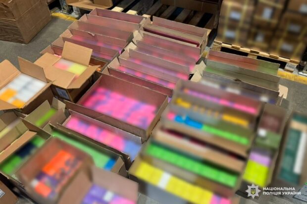 Поліція Харківської області припинила схему незаконного збуту електронних цигарок