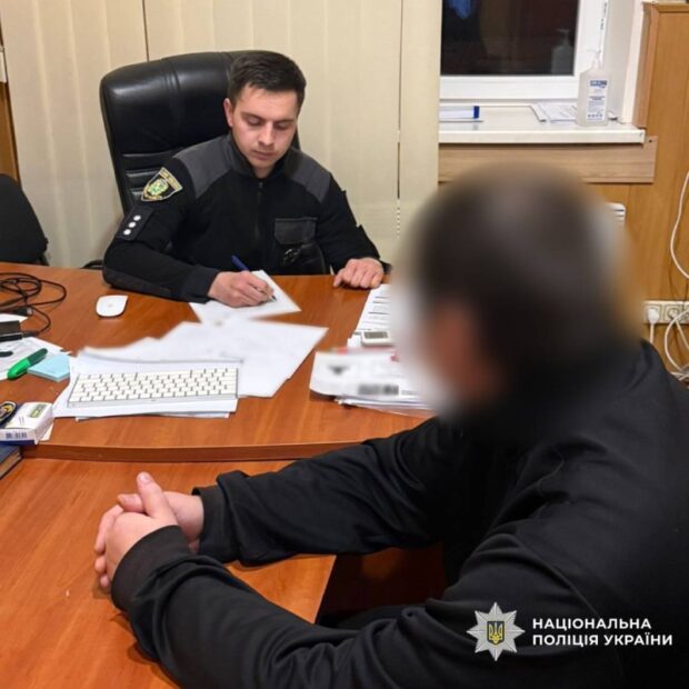 У Харкові затримали чоловіка за хабар за зняття з військового обліку