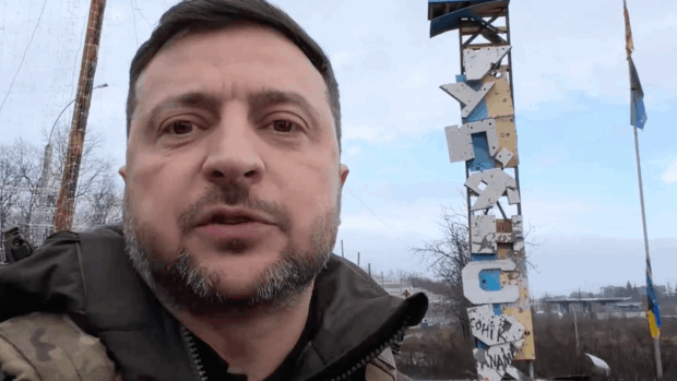 Зеленський у Куп'янську: президент відвідав звільнені території та привітав військових