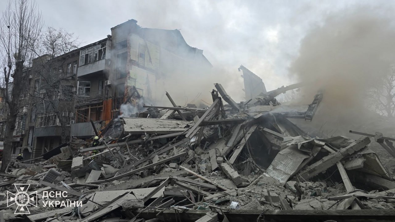 Росіяни вдарили по житловій багатоповерхівці у Харкові: відомом про 13 поранених