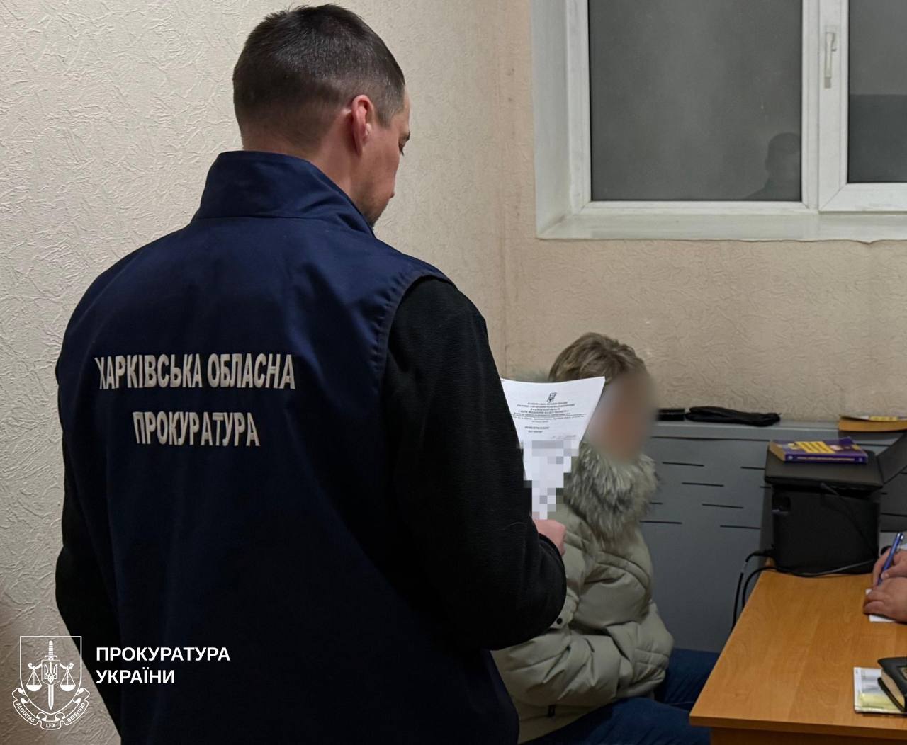 У Харкові затримани посадовицю держпідприємства, яка вимагала «відкати» від підлеглої, погрожуючи звільненням