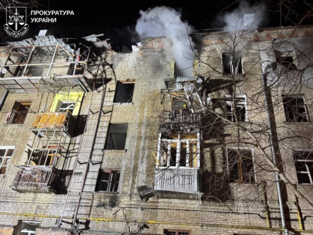 Російські безпілотники майже 2,5 години били по Харкову, постраждали 19 людей: правоохоронці фіксують наслідки