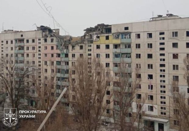 Декілька поверхів будинку зруйновано внаслідок російського авіаудару по Купʼянщині