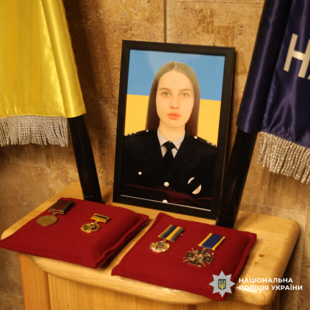 На Харківщині простилися з поліцейською Юлією Келебердою, яка загинула під час евакуації мирного населення