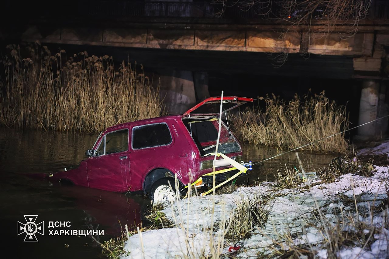 У Харкові авто заїхало у Лопань: водій мав ознаки наркотичного сп'яніння