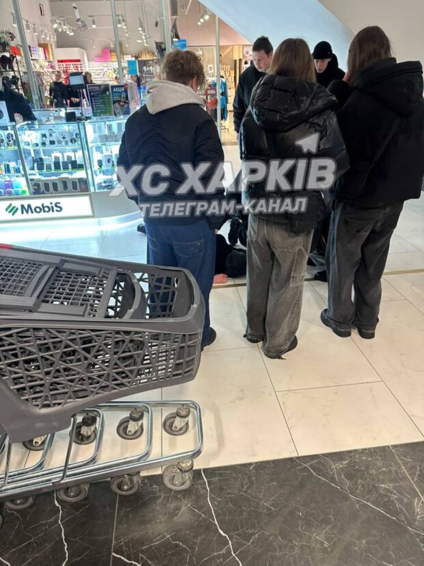 У Харкові чоловік впав з ескалатора у ТЦ "Нікольський"