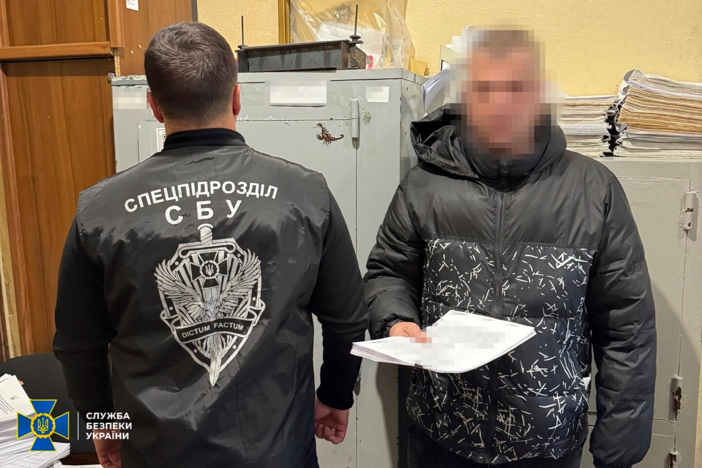 У Харкові викрили керівника районного ТЦК, який разом з підлеглим безпідставно «знімали» ухилянтів з розшуку