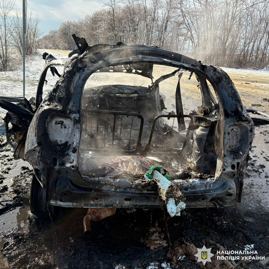 Росіяни вдарили дроном по автомобілю сімейної медицини на Ізюмщині