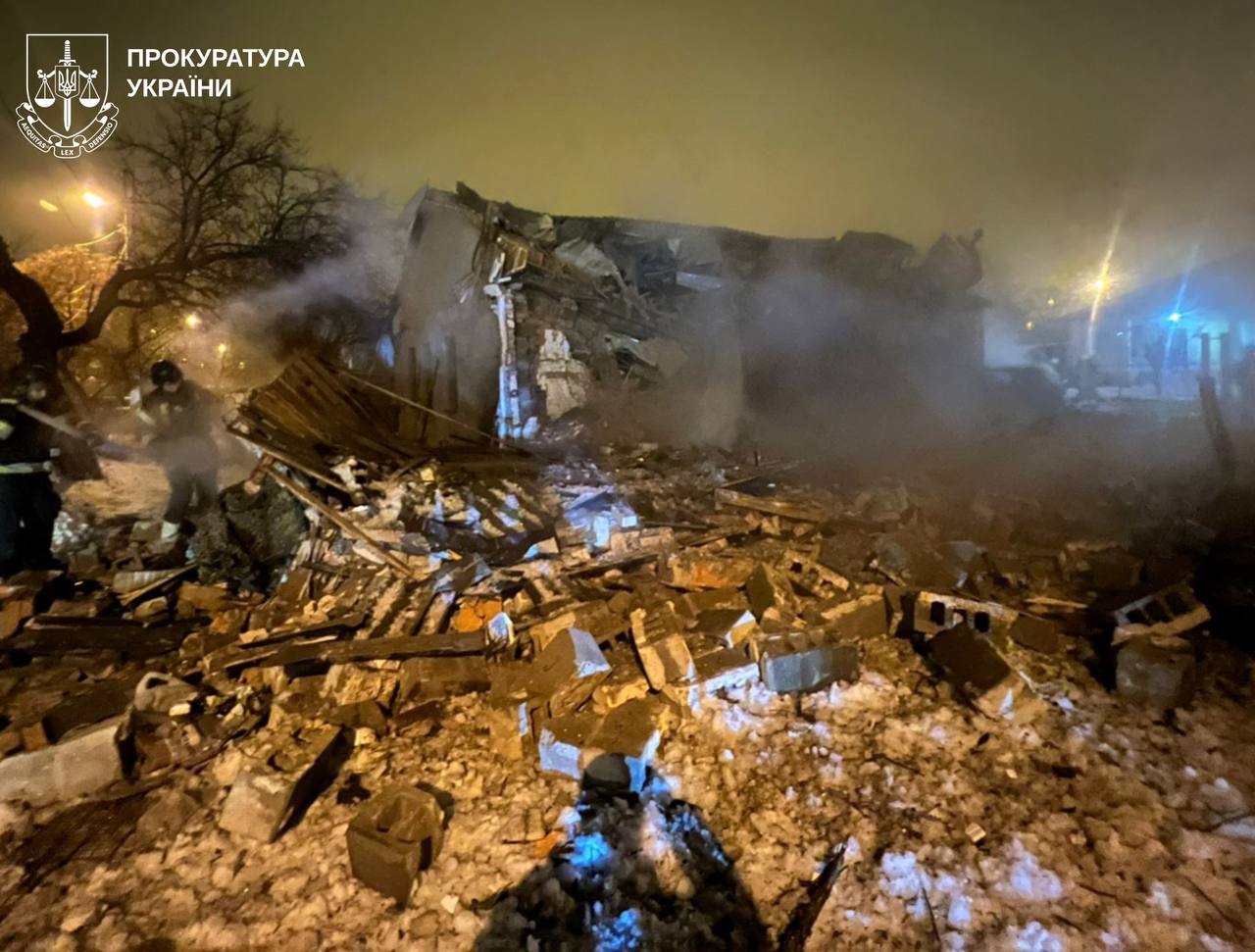 Росіяни завдали комбінованого ракетно-дронового удару по Харкову та передмістю: є постраждалі, серед яких діти