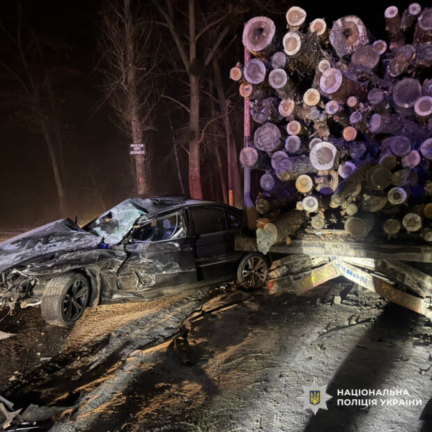 ДТП у Богодухові: BMW врізався у MAN, постраждала неповнолітня