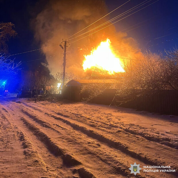 Безпілотник влучив у дім у селищі Кам'яна Яруга: постраждали діти та дорослі