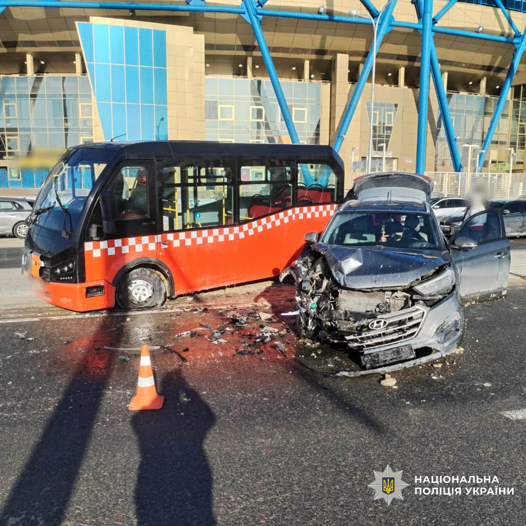 ДТП у Харкові: водій автобуса зіштовхнувся з Hyundai | Новини
