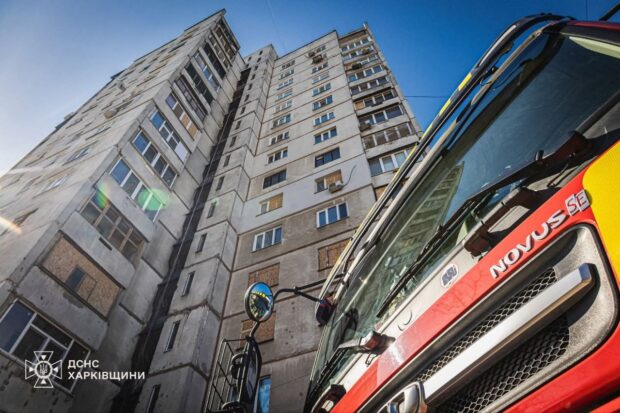 У Харкові жінка вистрибнула з 13-го поверху багатоповерхівки