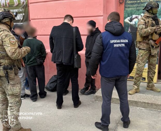 Бармен з Харкова організовував «квиток» до Румунії за $17 тисяч