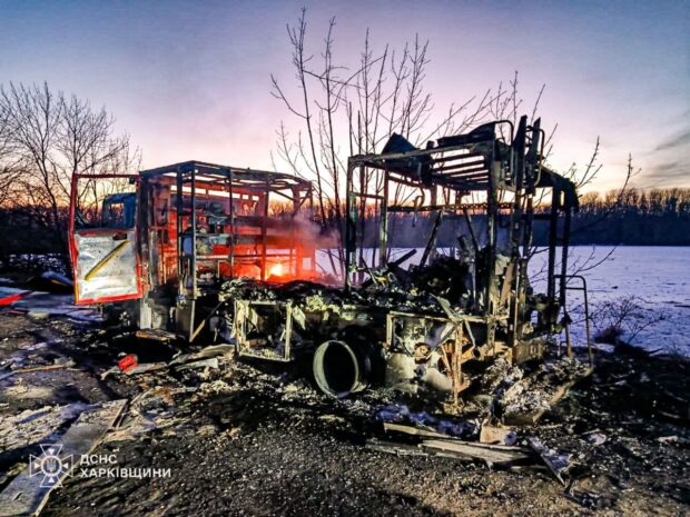 На Харківщині вночі росіяни прицільно вдарили по рятувальниках ДСНС