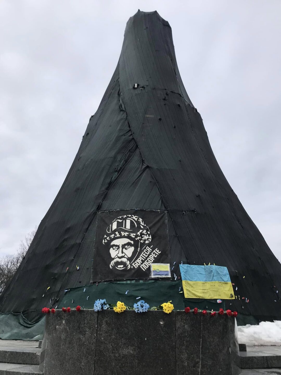 Охоронець саду Шевченка заявив, що не розуміє української мови