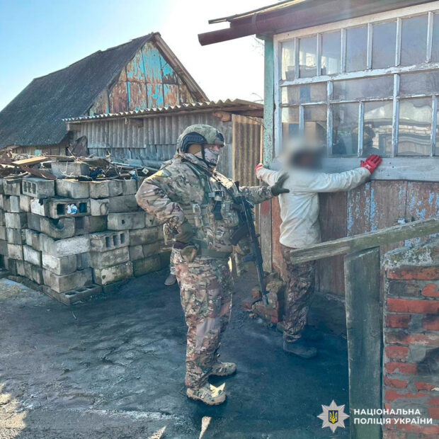 Поліція розкрила розбійний напад на збирачів меду в Харківській області