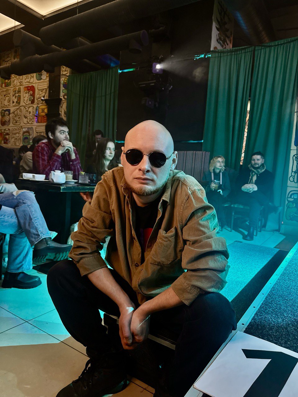 Артем Ельф та його історія про літературний слем