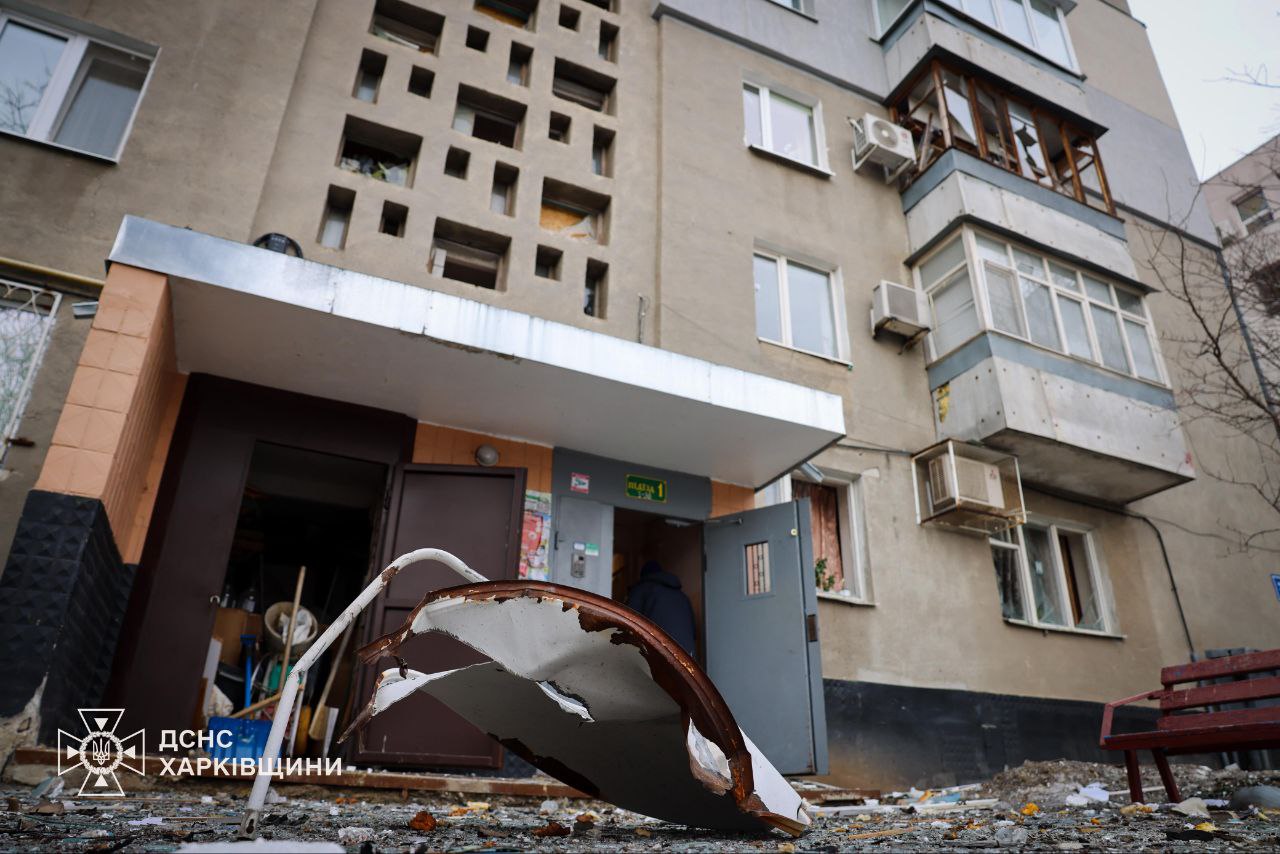 Росіяни атакували житлову багатоповерхівку в Харкові