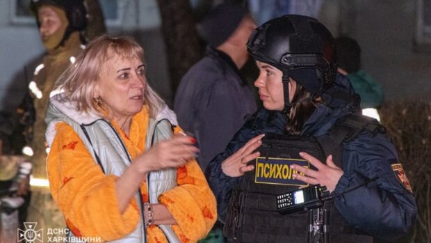 Російська ракета вдарила по дев'ятиповерхівці в Київському районі Харкова