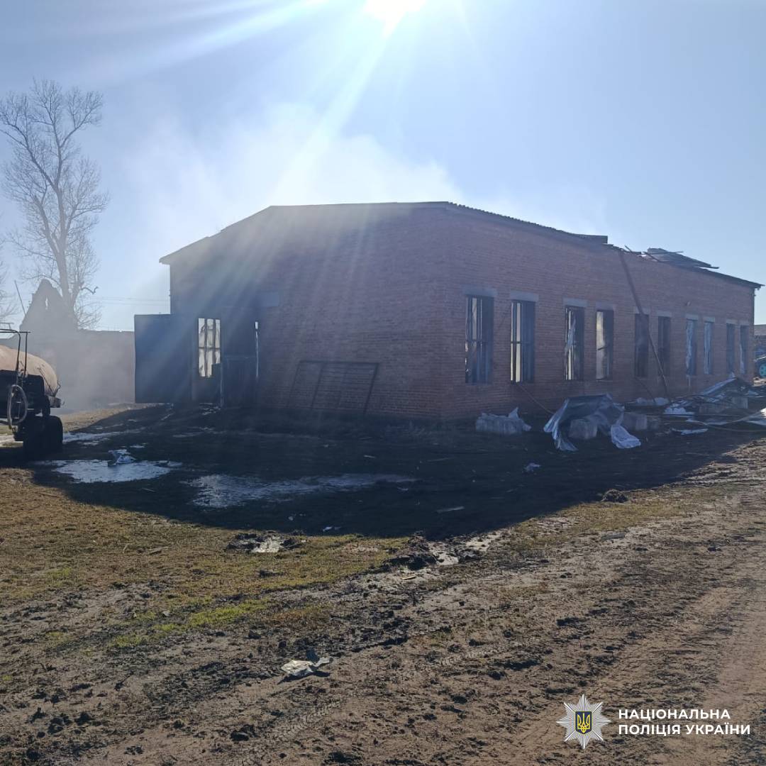 Російський БпЛА вдарив по Чугуївщині: поранений, пожежа