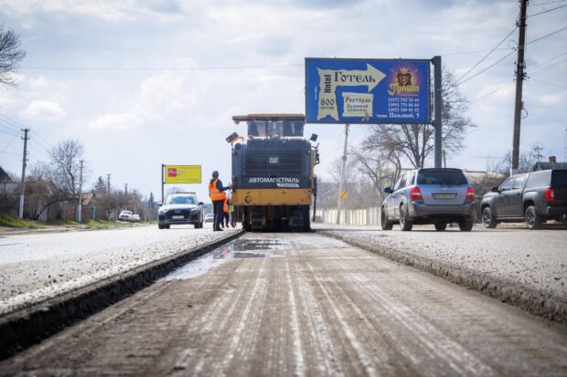 «На дорогах державного значення у Харківській області тривають ремонтні роботи», — Синєгубов (відео)