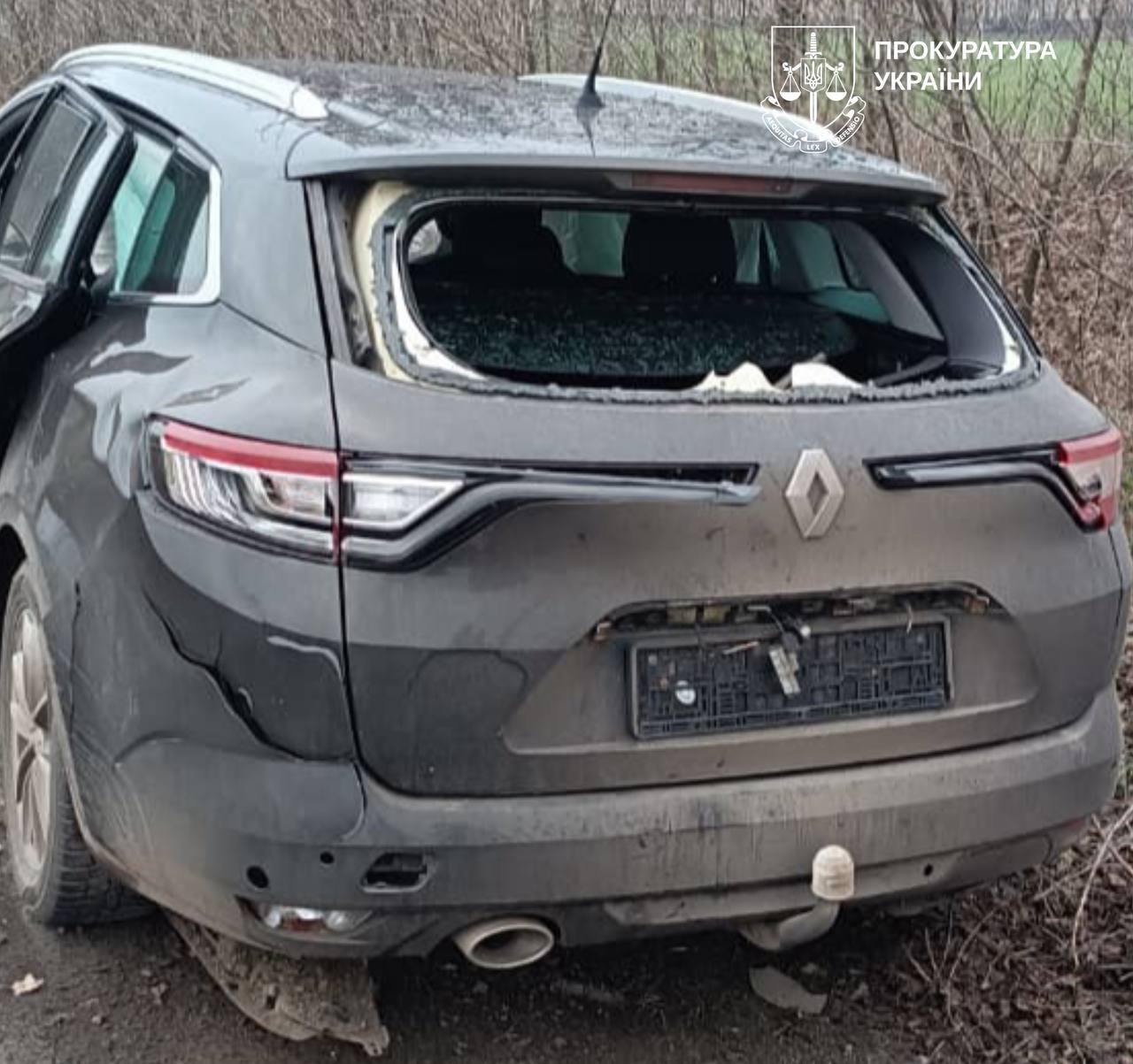 На Харківщині російський БпЛА вдарив поблизу авто: двоє постраждалих