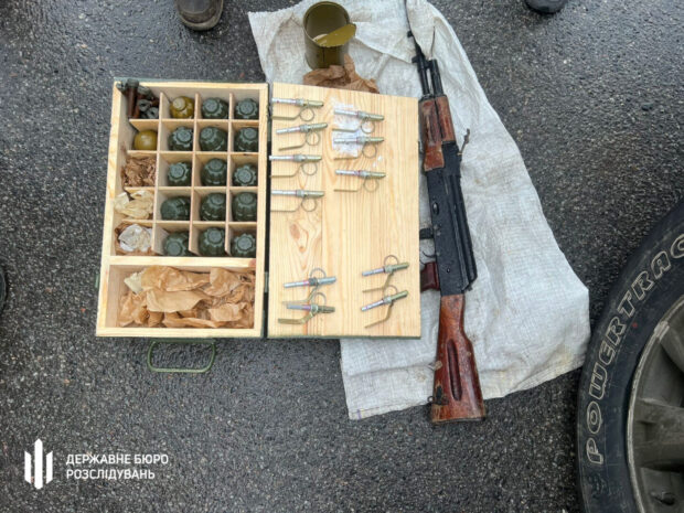 На Харківщині затримали дезертира, який продавав зброю з фронту