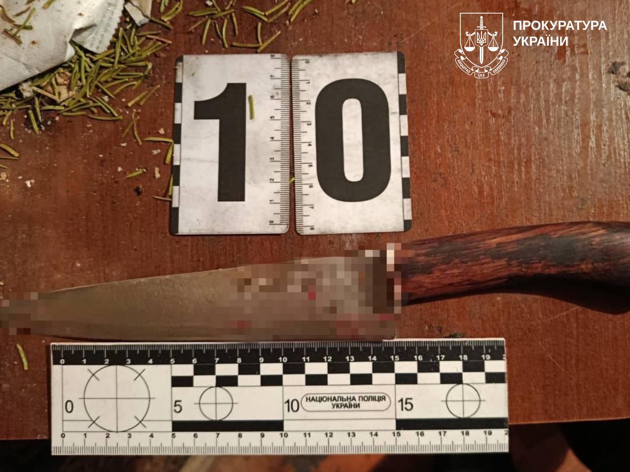 Напала з ножем на незнайомців через неіснуючу крадіжку: судитимуть пенсіонерку з Харкова