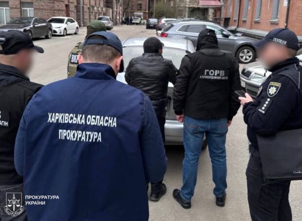 У Харкові затримали іноземця, який продавав «бронь» та відрядження «в один кінець» за $20 000